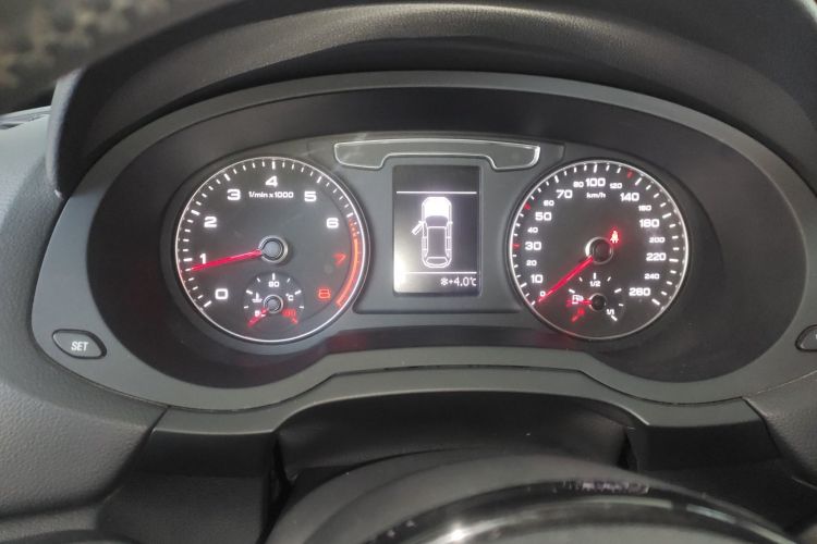 奥迪Q3 2017款 35 TFSI 运动型中控内饰14