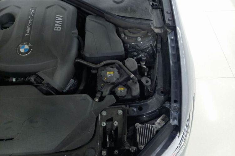 宝马2系(进口) 2019款 225i 运动设计套装机舱底盘26