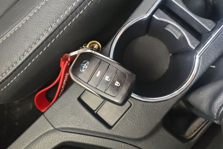 丰田 卡罗拉 2017款 改款双擎 1.8L E-CVT精英版中控内饰11