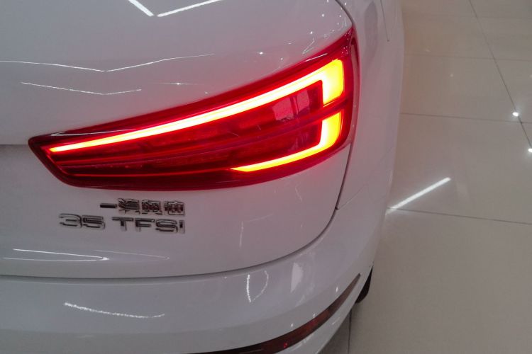 奥迪Q3 2018款 30周年年型 35 TFSI 时尚型车身外观9