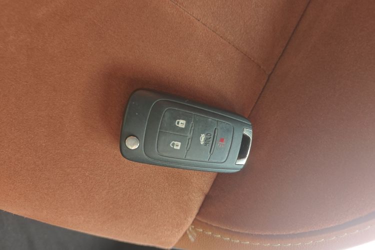 别克 君威 2015款 1.6T 精英技术型中控内饰11