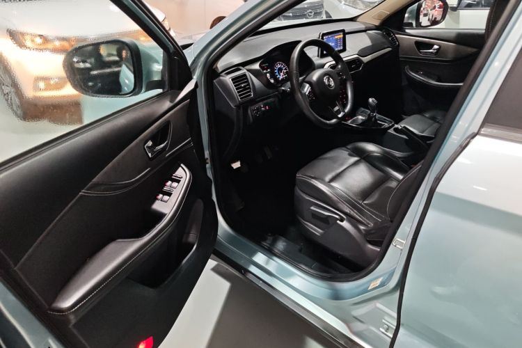 东风风光 风光S560 2018款 1.8L 手动舒适型 5座 国V中控内饰20