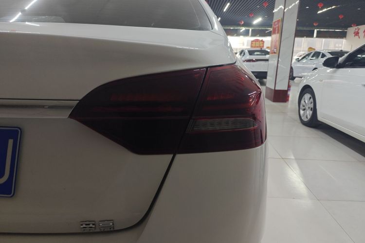 吉利汽车 帝豪 2021款 UP 1.5L CVT舒适型车身外观9