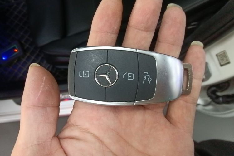 奔驰C级 2020款 改款 C 200 L 时尚型运动版中控内饰7001