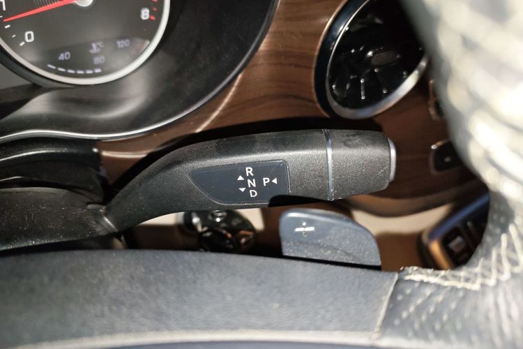 奔驰V级 2022款 V 260 领航版中控内饰18