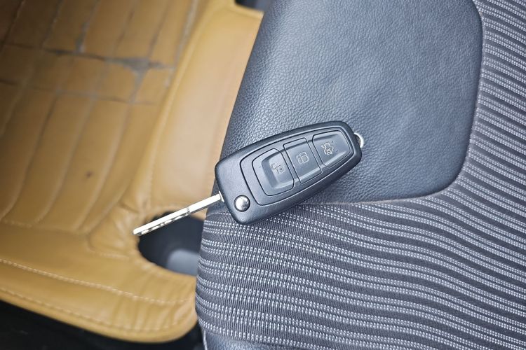 福特 福克斯 2012款 三厢 1.6L 自动风尚型中控内饰7001