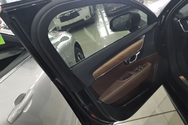 沃尔沃S90新能源 2023款 T8插电式混合动力 四驱长续航智逸豪华版中控内饰7007