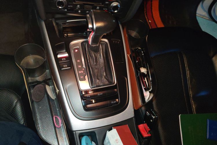 奥迪A4L 2015款 35 TFSI 自动标准型中控内饰18