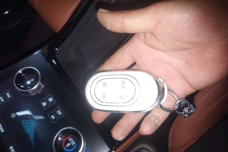 捷途山海L7 2024款 1.5T 120km ULTRA 7座中控内饰7001