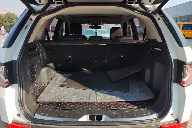 路虎 发现神行 2018款 240PS SE版机舱底盘23