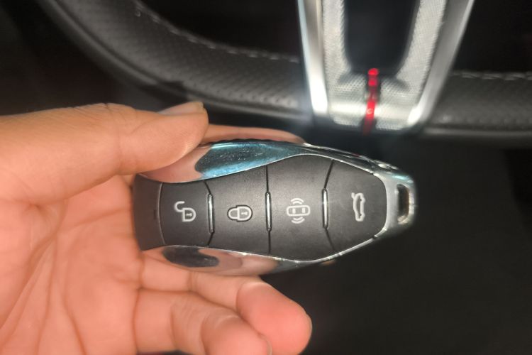 红旗HS3 2023款 1.5T 两驱善为版中控内饰7001