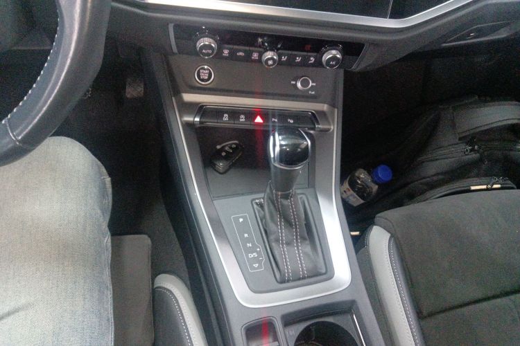 奥迪Q3 2021款 35 TFSI 时尚动感型中控内饰18