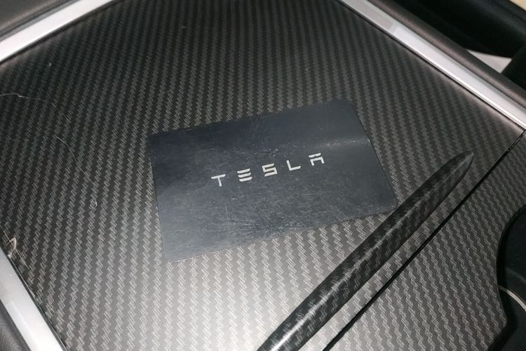 特斯拉 Model Y 2021款 标准续航后驱版中控内饰11