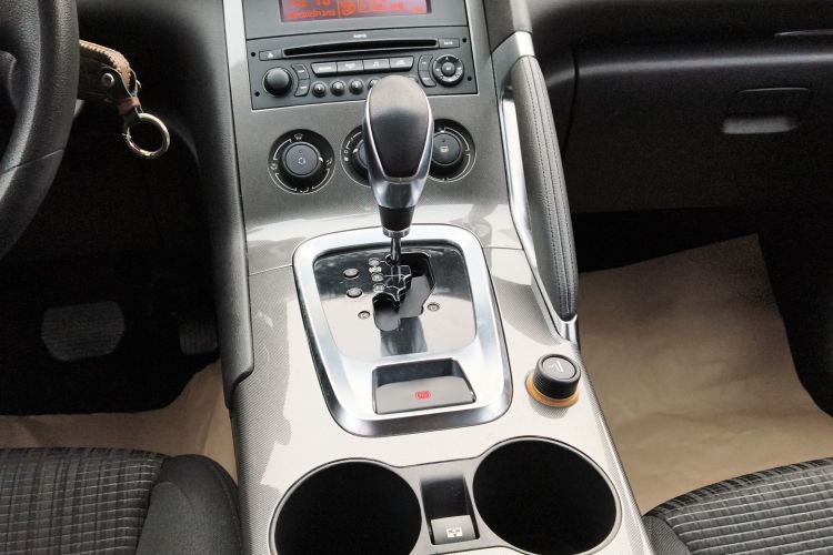 标致3008 2018款 2.0L 自动经典版中控内饰18