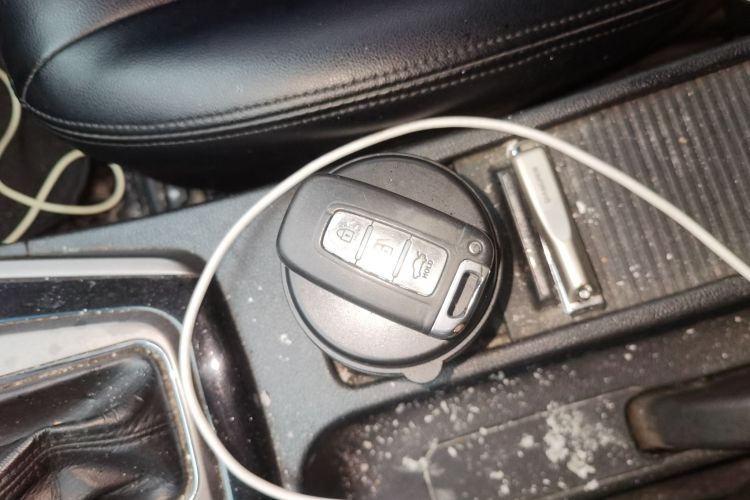 现代 朗动 2013款 1.6L 自动领先型中控内饰11