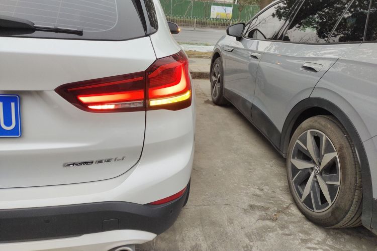 宝马X1 2022款 sDrive25Li 领先型车身外观9