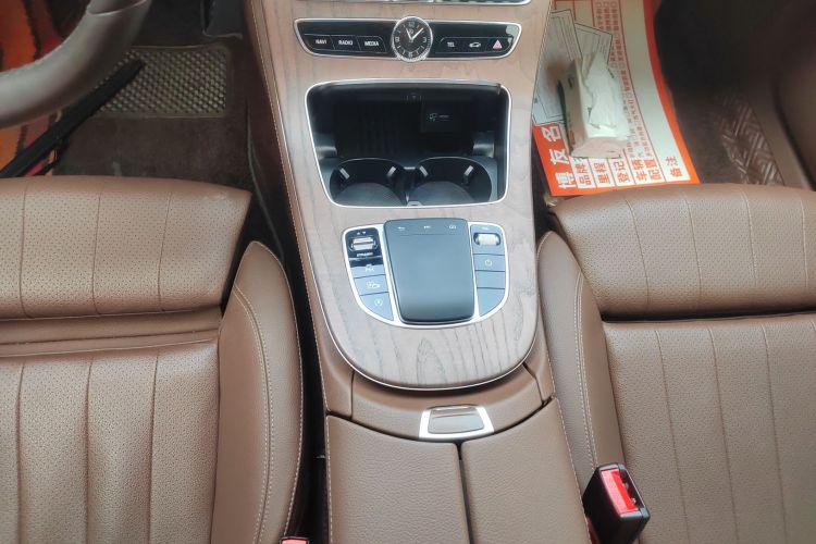 奔驰E级 2019款 E 260 L中控内饰18
