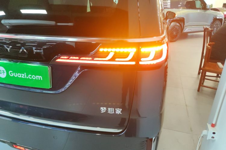 岚图汽车 岚图梦想家 2025款 PHEV 四驱旗舰鲲鹏版车身外观6006