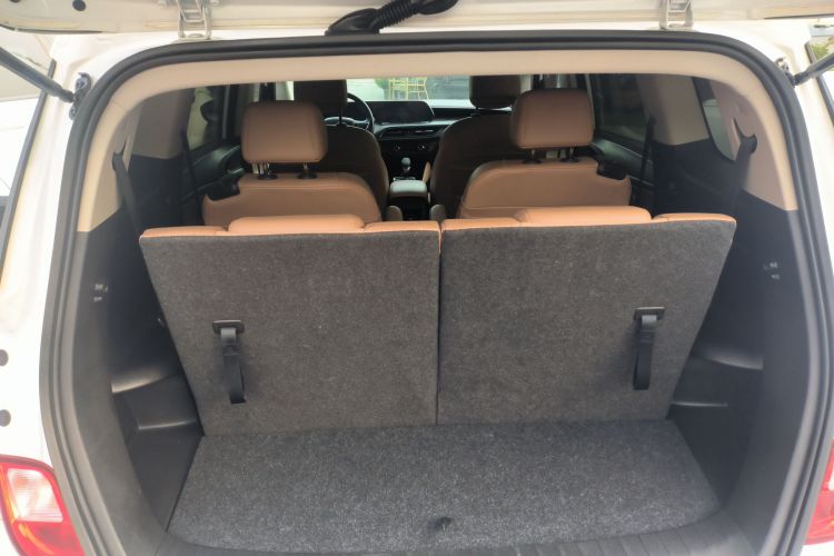 别克GL6 2021款 323T 轻混动互联豪华型局部细节23