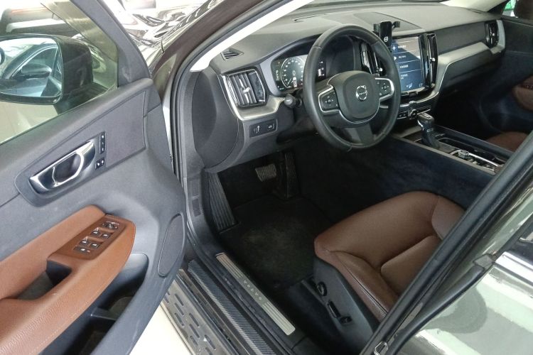 沃尔沃XC60 2018款 T5 四驱智逸版中控内饰20