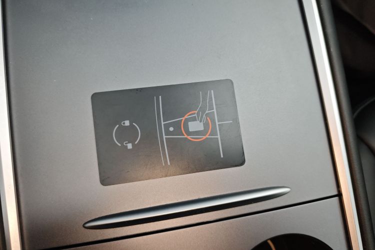 特斯拉 Model Y 2021款 标准续航后驱版中控内饰7001