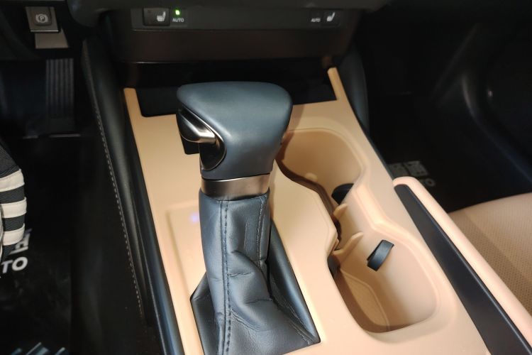 雷克萨斯ES 2023款 200 卓越版中控内饰18