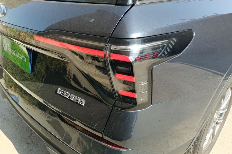 福特 2023款 锐界L 2.0T EcoBoost 两驱七座豪华型车身外观9