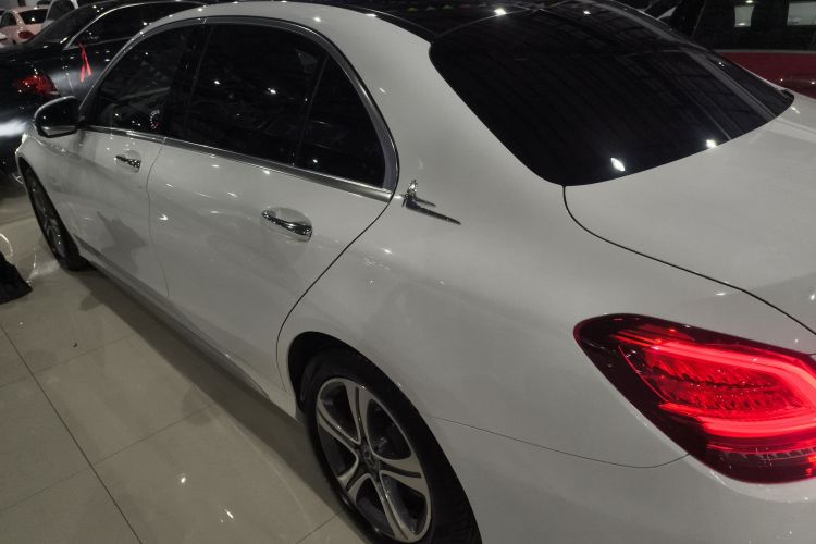 奔驰C级 2020款 改款 C 260 L 运动版车身外观4