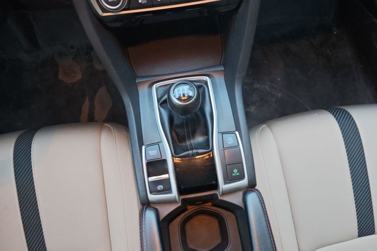 本田 思域 2016款 220TURBO 手动豪华版中控内饰18