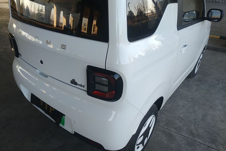 吉利银河 熊猫 2025款 210km 元气熊车身外观9