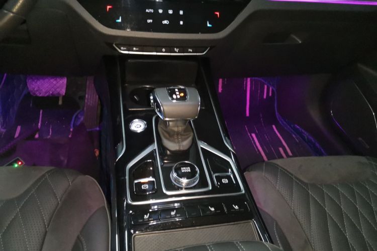 红旗HS5 2022款 改款 2.0T 智联旗享版中控内饰18