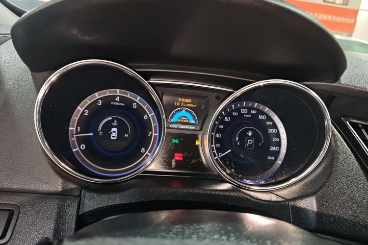 现代 索纳塔 2014款 2.4L 自动豪华版 国IV中控内饰14