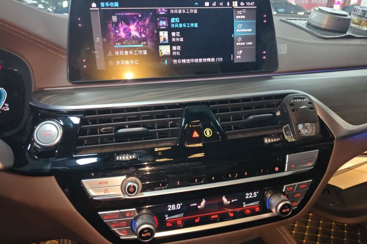 宝马5系新能源 2020款 530Le 豪华套装中控内饰16