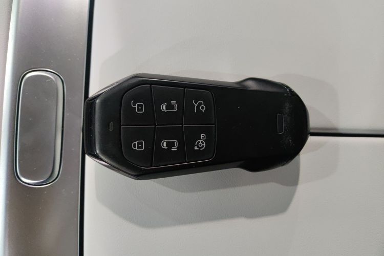 小鹏X9 2024款 702超长续航Max中控内饰7001