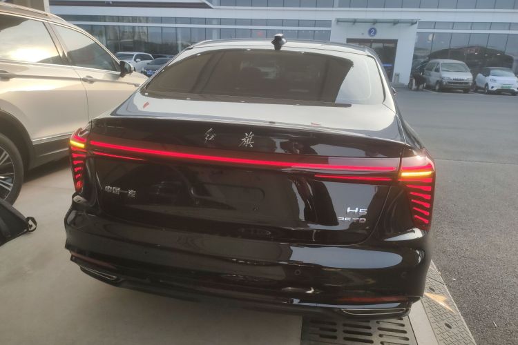 红旗H5 2025款 1.5T DCT玄影版车身外观6