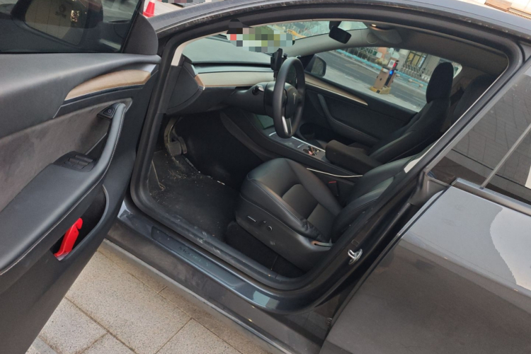 特斯拉 Model Y 2021款 长续航全轮驱动版中控内饰19