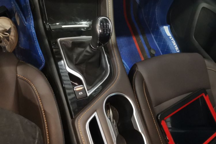 长安CS35PLUS 2019款 1.6L 手动酷联版中控内饰18