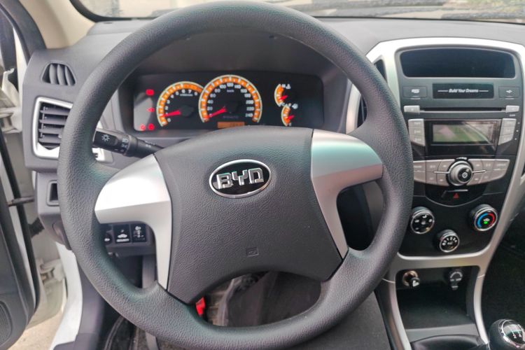 比亚迪F3 2015款 节能版 1.5L 手动舒适型中控内饰13