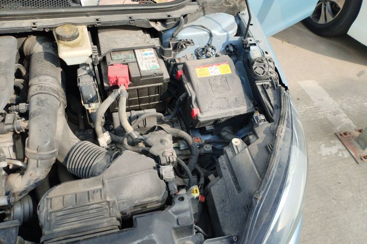 标致308S 2015款 1.2T 自动劲驰版机舱底盘26