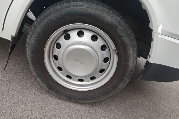 江铃 特顺 2021款 2.8T空间王普通款短轴中高顶6座柴油国VI JX493车身外观10