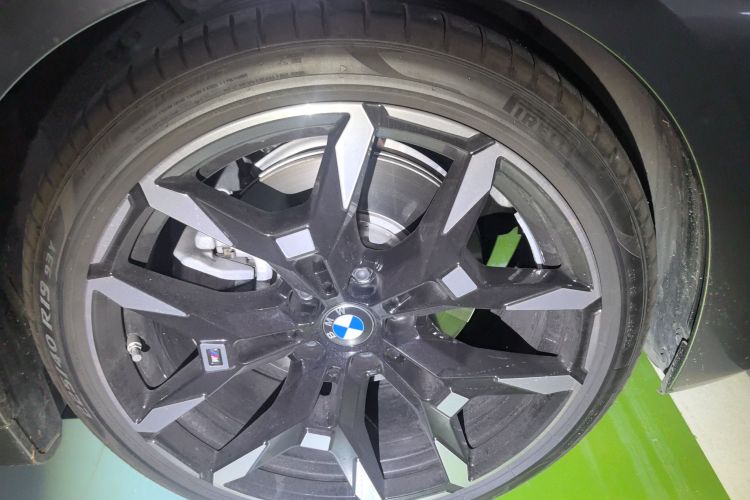 宝马4系 2024款 430i M运动曜夜套装车身外观10