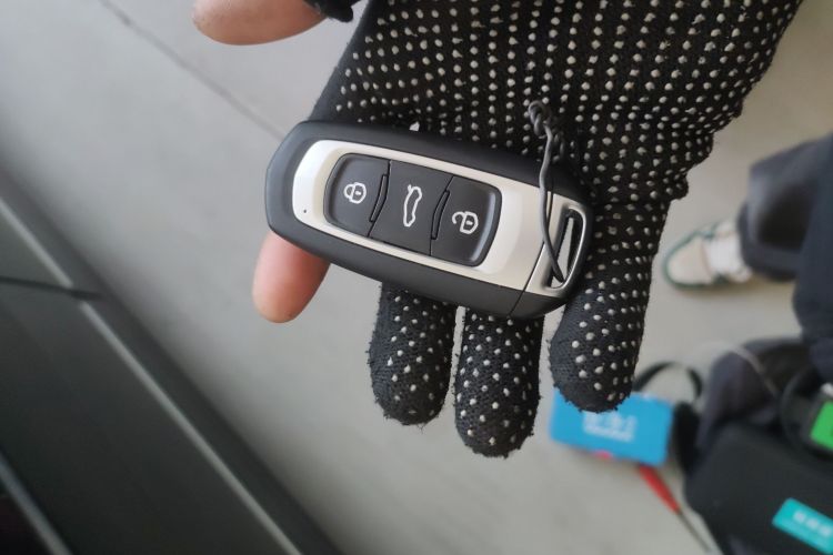 吉利银河 2025款 210km 熊猫卡丁中控内饰11