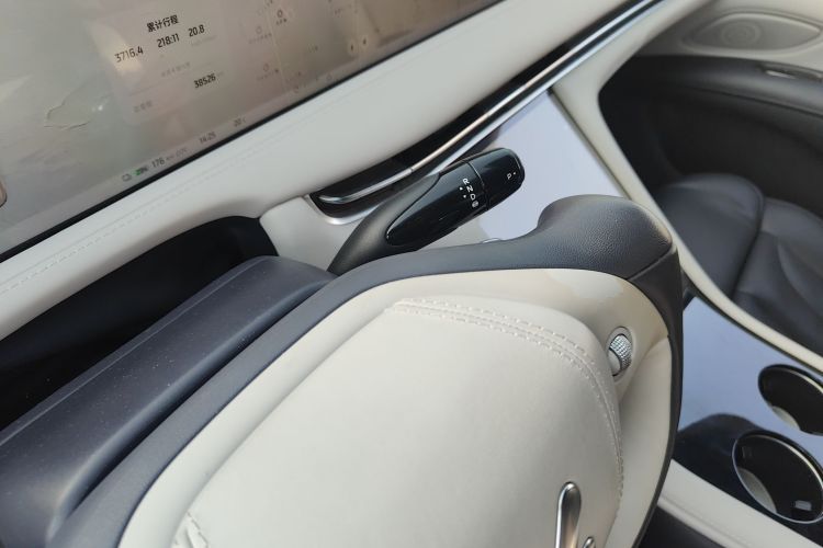 智己汽车 智己LS7 2023款 90kWh Elite后驱版中控内饰18