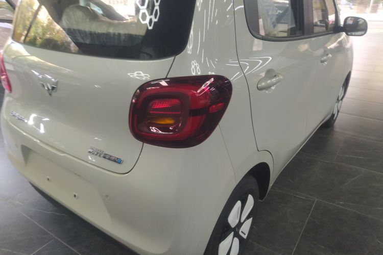 五菱汽车 宏光MINIEV 2025款 四门版 进阶款车身外观9