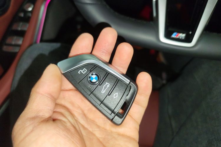 宝马3系 2025款 330Li M运动曜夜套装中控内饰11