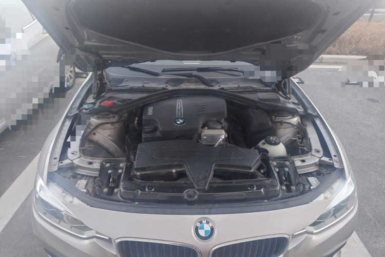 宝马3系 2016款 320i 时尚型机舱底盘24