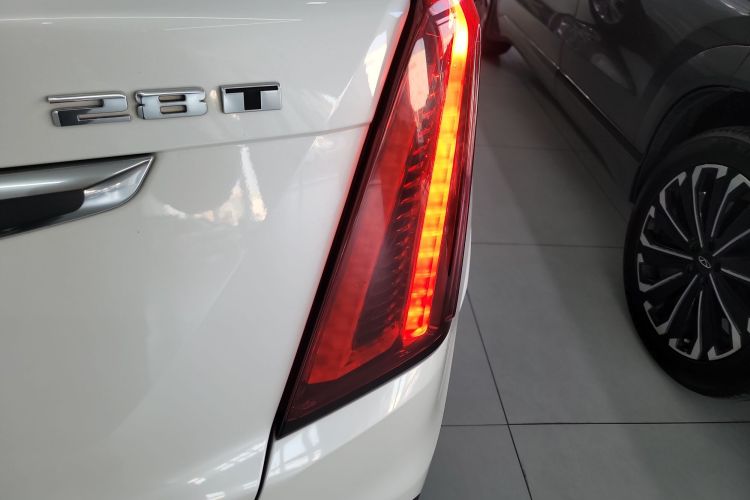 凯迪拉克XT5 2021款 28T 豪华型车身外观9