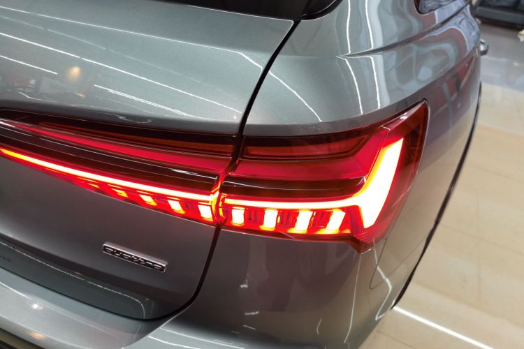 奥迪A6(进口) 2021款 allroad quattro 探索家 55 TFSI 尊享越野型车身外观9