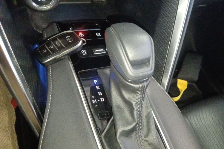 丰田 威飒 2023款 2.0L CVT两驱尊贵版局部细节18