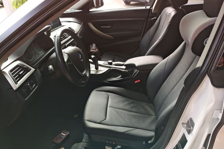 宝马3系GT 2017款 320i 时尚型中控内饰19